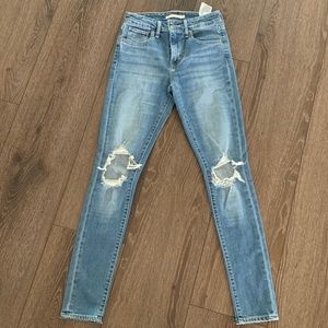 721 Levi High Rise Skinny Jean Size 25